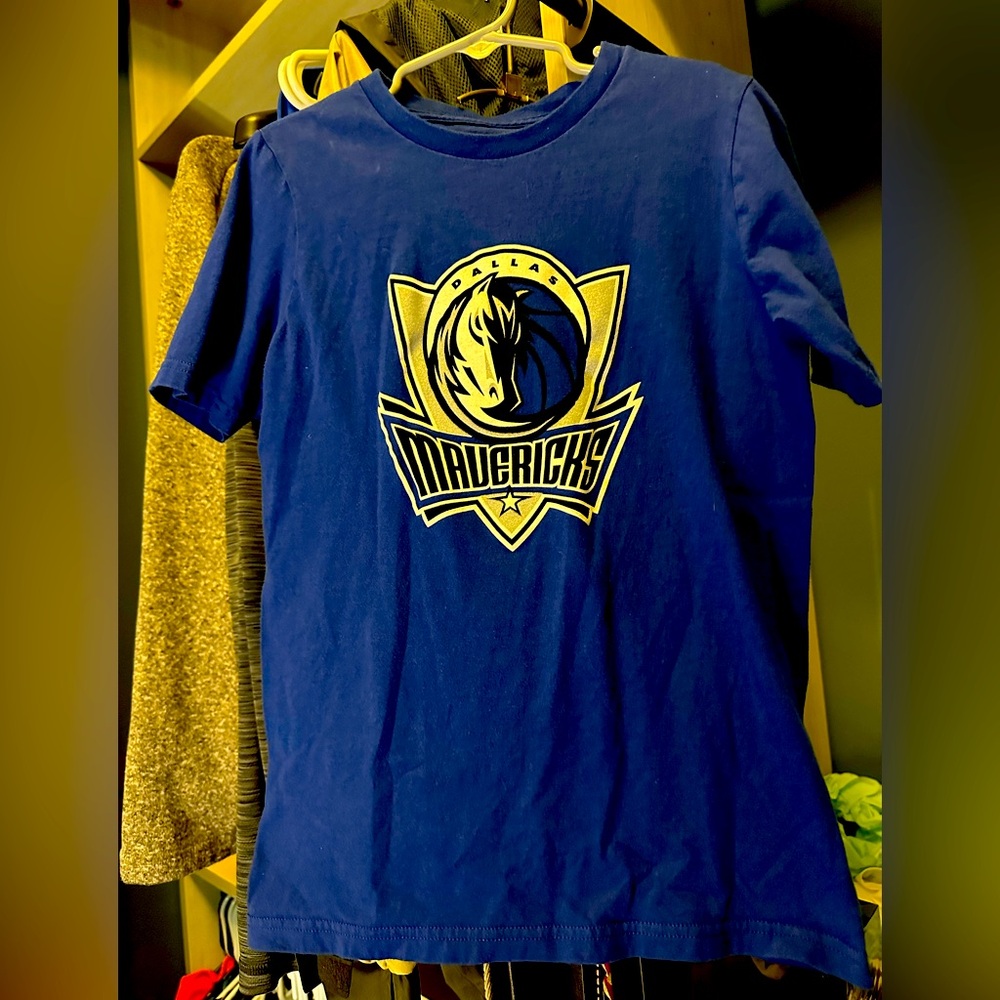 Dallas Mavericks Boys size 8 t-shirt small